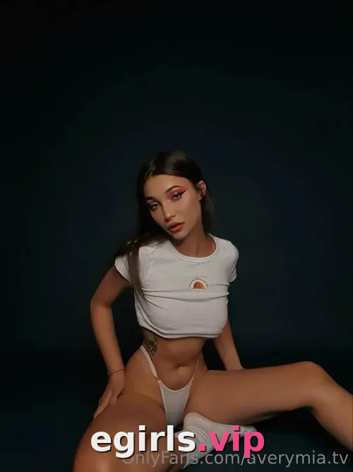 Avery Mia