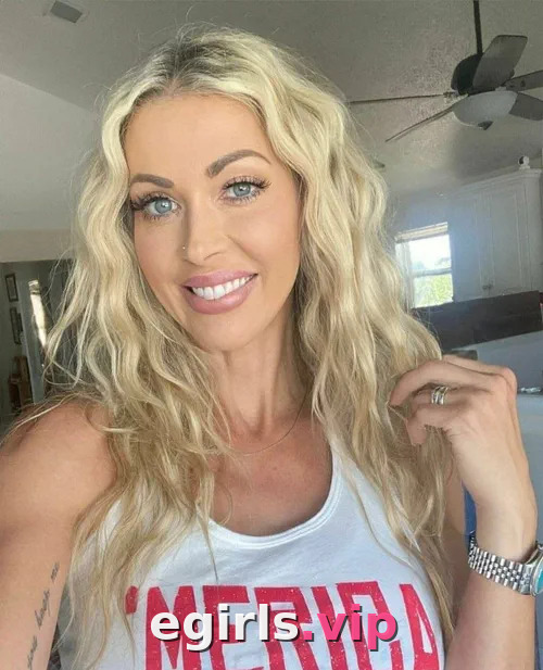 hollyhotwifevip hollyhotwife